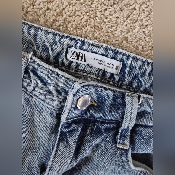 Zara Size 2 High Rise Straight Leg Raw Hem Jeans Light Blue Wash - Picture 5 of 8